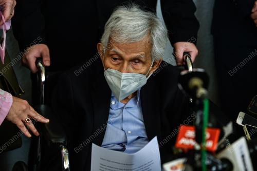 TUN DAIM ZAINUDDIN