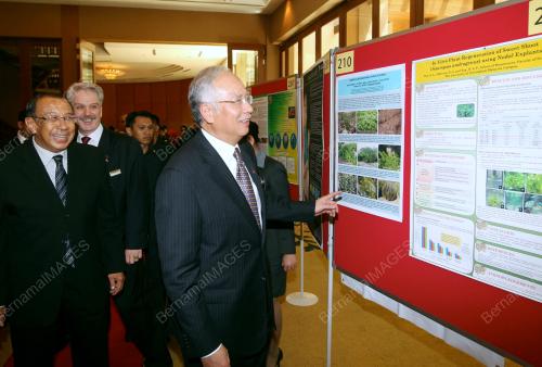 DATUK SERI MOHD NAJIB TUN ABDUL RAZAK