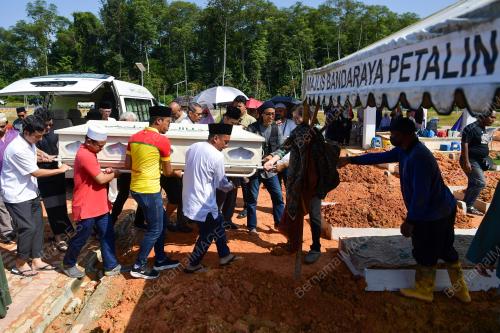 PENGEBUMIAN DR SYED HUSIN ALI