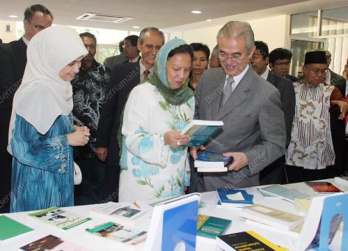 TUN ABDULLAH AHMAD BADAWI