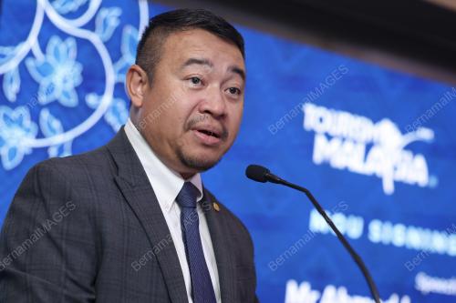 AHMAD LUQMAN MOHD AZMI