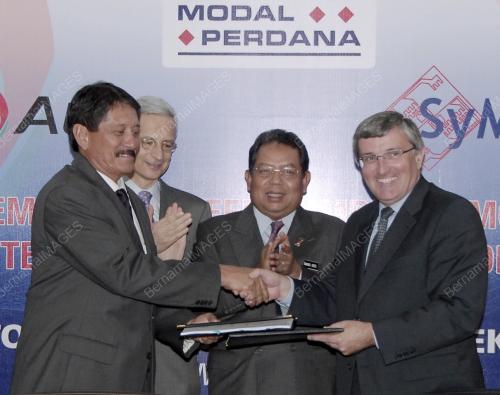 DATUK DR. AWANG ADEK HUSSIN