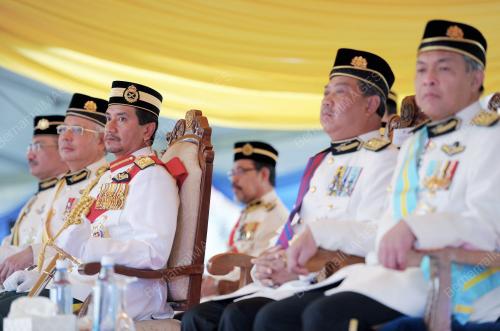 HARI PAHLAWAN
