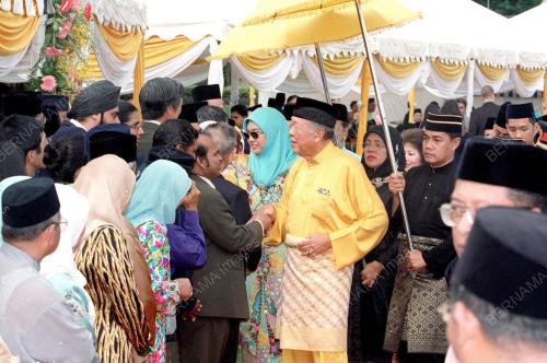 HARI KEPUTERAAN AGONG KE-74