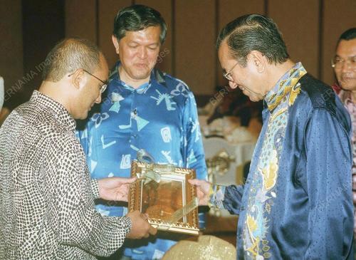 KL14-110_11042001