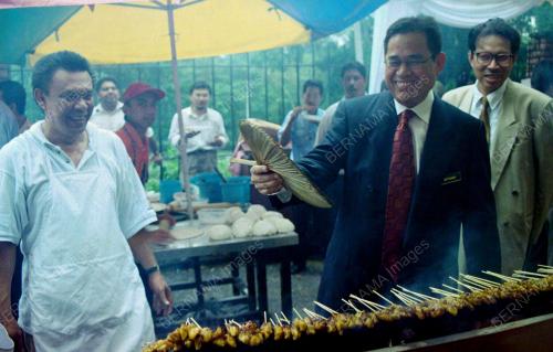 DATUK DR. EFFENDI NORWAWI
