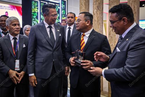 DATUK SERI AMIRUDIN SHARI