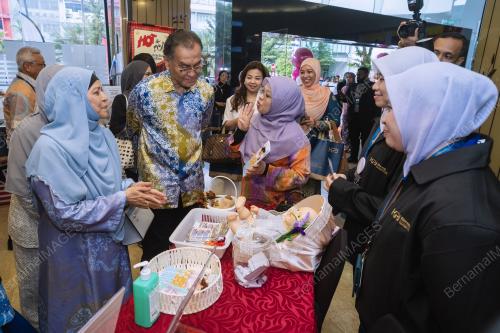 DATUK SERI DR DZULKEFLY AHMAD