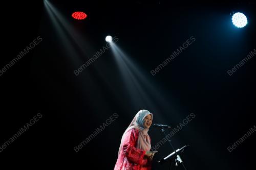 FADHLINA SIDEK