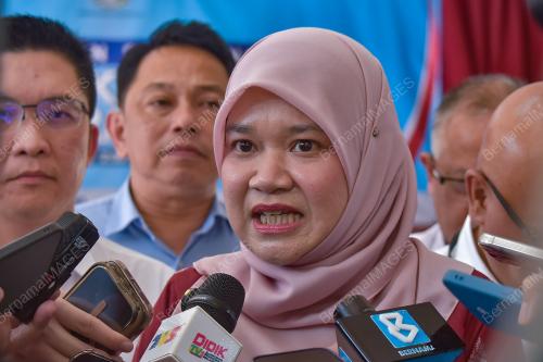 FADHLINA SIDEK