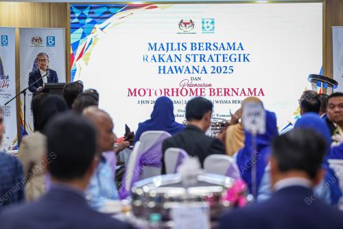 DATUK FAHMI FADZIL