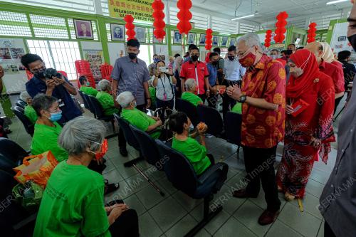DATUK SERI ISMAIL SABRI YAAKOB