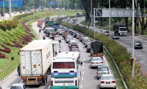 KESESAKAN JALAN MAHAMERU