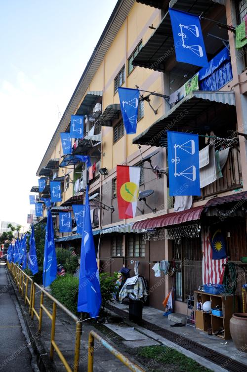 KL14_01042013_BENDERA
