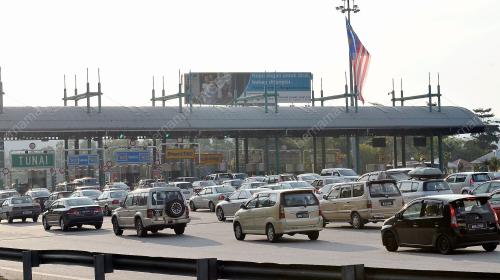 PLAZA TOL GOMBAK SESAK
