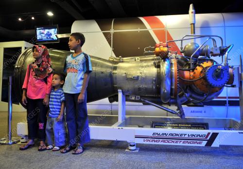 KL14_02012012_ENJIN_ROKET