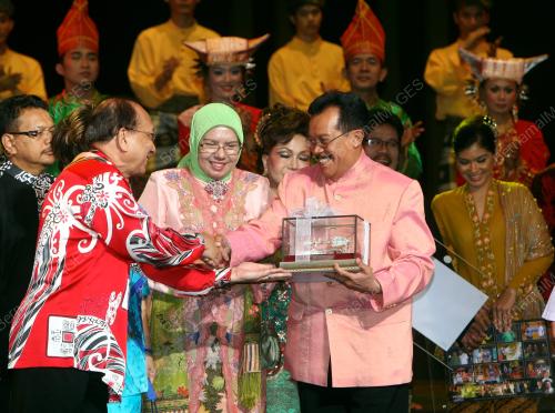 DATUK SERI DR RAIS YATIM