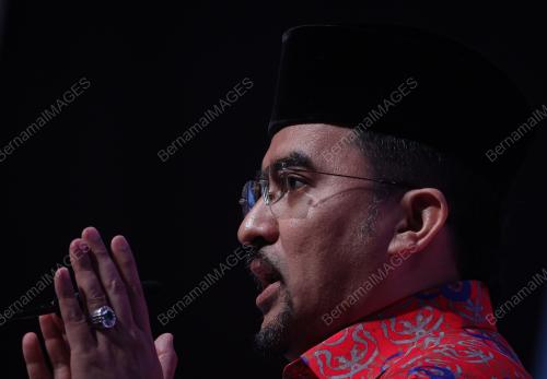DATUK DR ASYRAF WAJDI DUSUKI