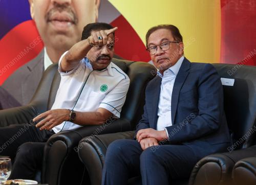 PERJUMPAAN KHAS PM BERSAMA MIC