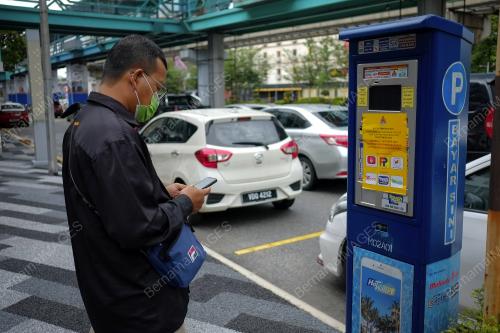 KAEDAH BAYARAN PARKIR MENGGUNAKAN APLIKASI MUDAH ALIH