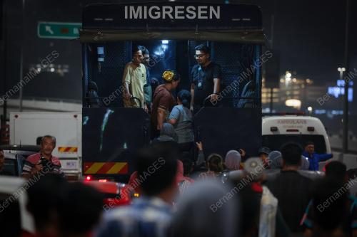 IMIGRESEN SERBU PERKAMPUNGAN SETINGGAN PENDATANG TANPA IZIN DI P