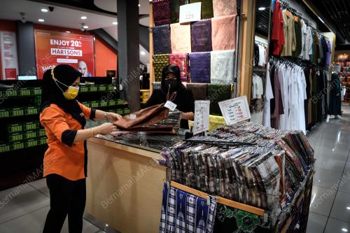 KEDAI PAKAIAN BEROPERASI