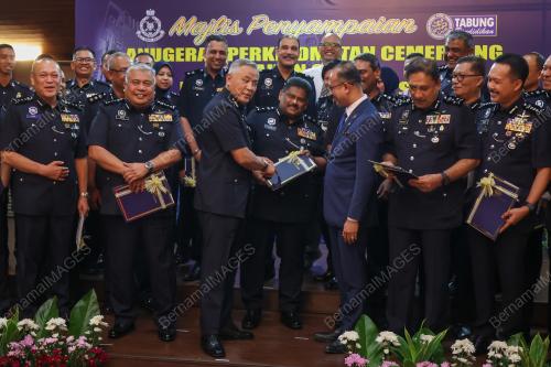TAN SRI ACRYL SANI ABDULLAH SANI