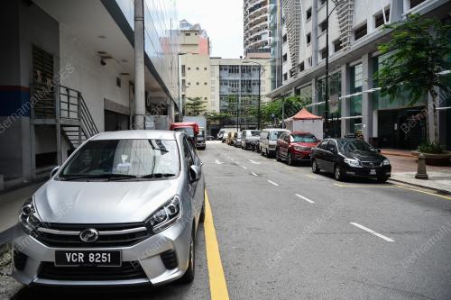 TINJAUAN TEMPAT LETAK KERETA DI BAHU JALAN PERCUMA SEKITAR KUALA LUMPUR