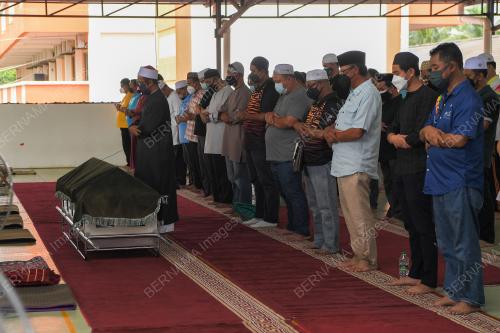 SOLAT JENAZAH DATUK ZOLKPLES EMBONG