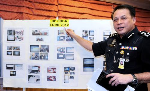 KL14_04072012_PC_BOOKIE
