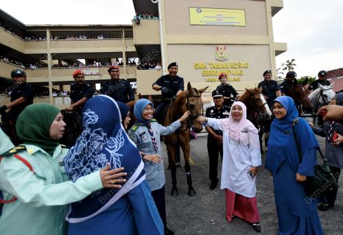 KL14_04102017_KOMUNITI_POLISI_BN201710037295