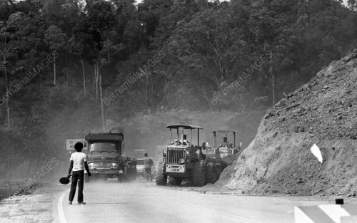 KL14_05032015_TANAH_RUNTUH