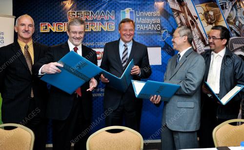 KL14_05092012_MoU_UMP