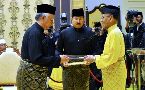 KL14_06052013_ANGKAT_SUMPAH