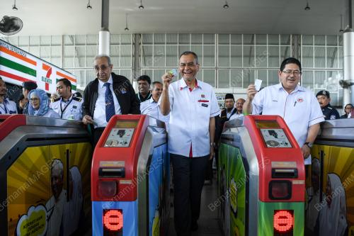 DATUK SERI DR DZULKEFLY AHMAD