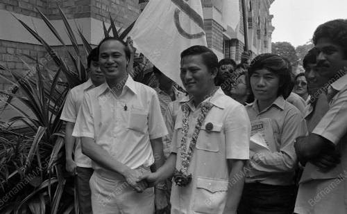 PENAMAAN CALON