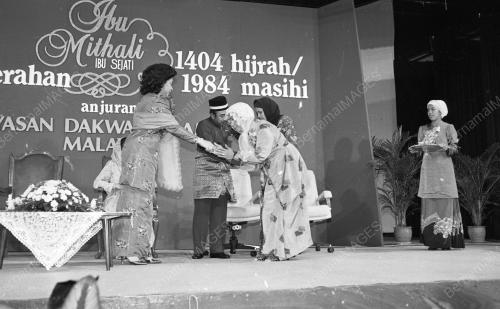 KL14_07042015_PERMAISURI_AGONG