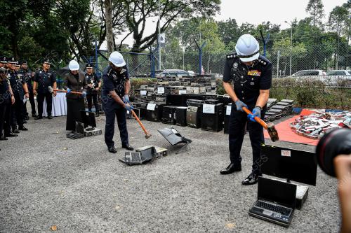 DATUK HUSSEIN OMAR KHAN