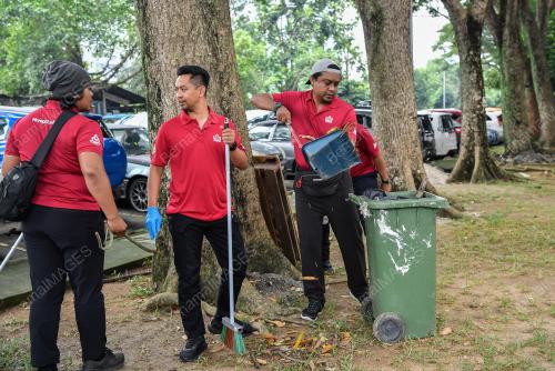 FAHMI FADZIL