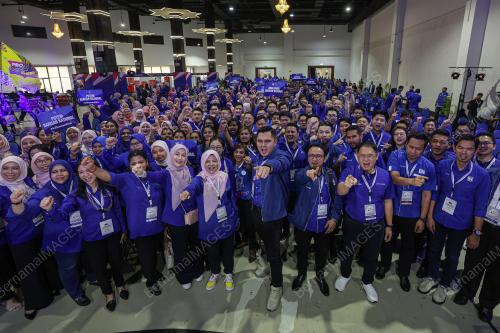 ERA BAHARU KOMITMEN ANAK MUDA BN