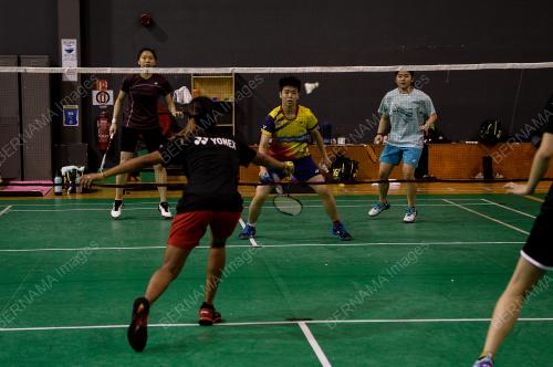 LATIHAN BADMINTON