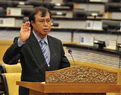 KL14_08062012_SUMPAH_ANGKAT