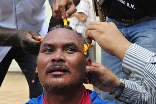KL14_09012012_ANWAR