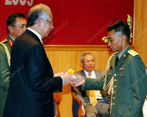 NAJIB TUN RAZAK