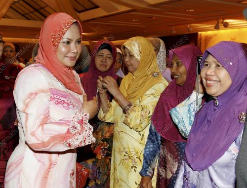 TUANKU NUR ZAHIRAH