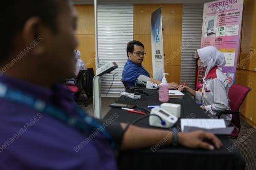 INISIATIF SARINGAN KESIHATAN MENGESAN PENYAKIT KRONIK
