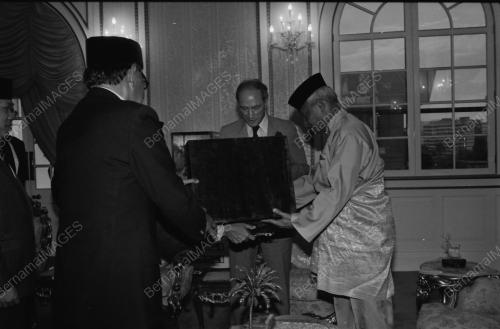 MENGHADAP