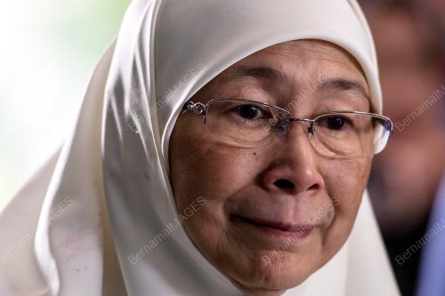 DATUK SERI DR WAN AZIZAH WAN ISMAIL