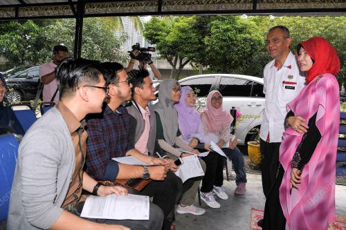 DATUK SERI DR DZULKEFLY AHMAD