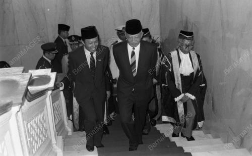 KL14_11032015_MAHKAMAH